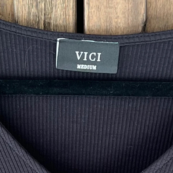 Vici Ribbed Long-Sleeve V-neck Bodysuit in Black Size Medium - Picture 4 of 8